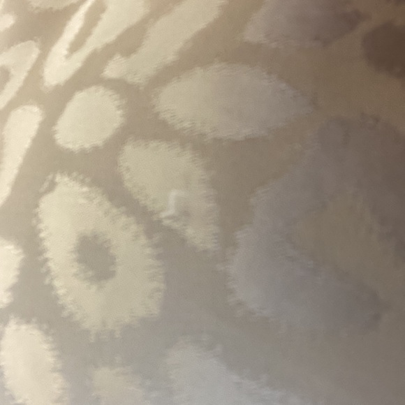 Retrology Cheetah Print White Blouse with Cage Sleeves - Picture 5 of 7